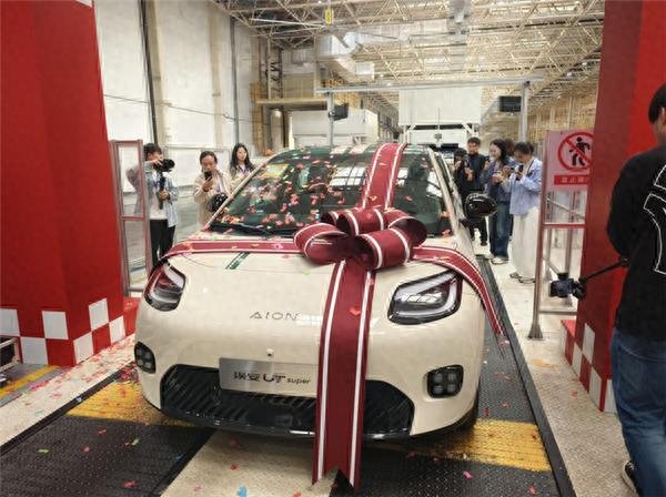 聚富人 京东第一辆“国民好车” 埃安UT super今日下线